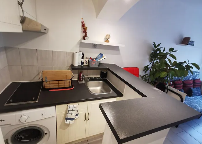 Studio Et Stationnement Offert Centre Hyeres